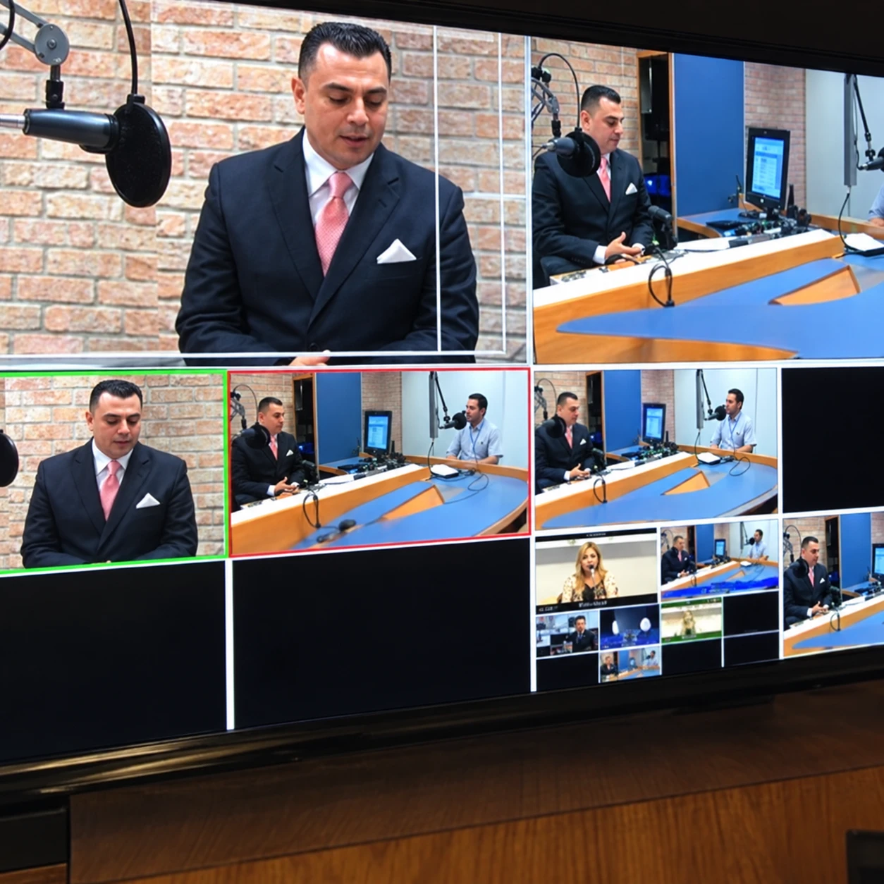 Equipo de video transmite un servicio cristiano